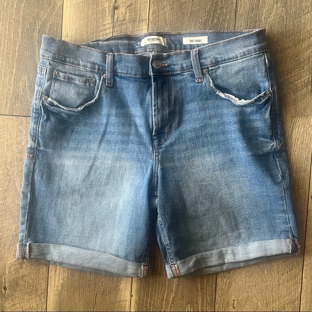 🩳Kenzie Jeans The Short Distressed Woman’s Blue Jean Shorts Size 10/30